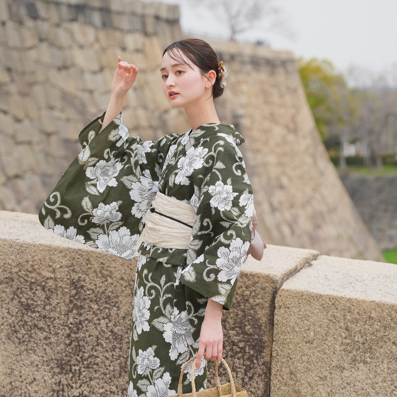 【utatane 高級変わり織 浴衣3点セット ( ゆかた・帯・下駄 )  抹茶グリーンに牡丹唐草】 フリーサイズ 国産生地 国内染色　昭和初期アンティーク復刻版（5010278911）