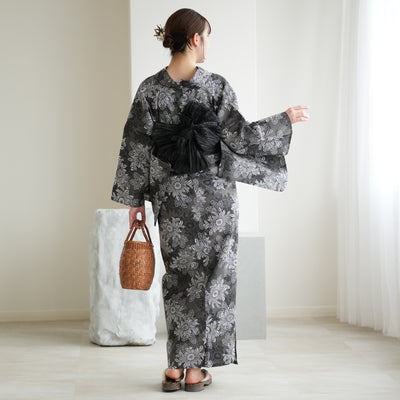 【utatane 高級変わり織 浴衣3点セット ( ゆかた・帯・下駄 ) グレーに重なる古典菊】3Lサイズ（ヒップ約130cm位まで対応） 国産生地 国内染色　昭和初期アンティーク復刻版（5013279211）