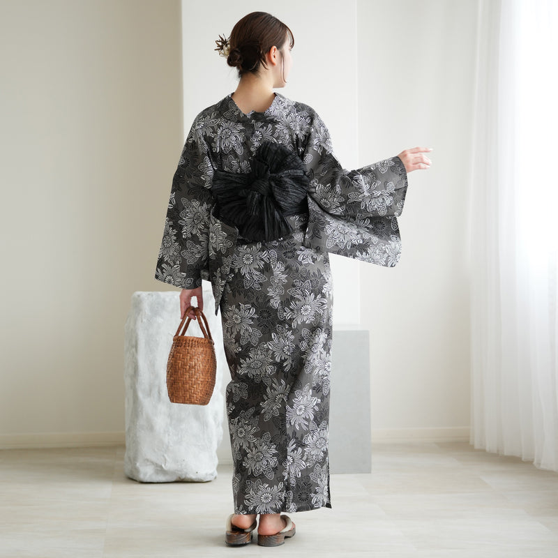 【utatane 高級変わり織 浴衣3点セット ( ゆかた・帯・下駄 ) グレーに重なる古典菊】3Lサイズ（ヒップ約130cm位まで対応） 国産生地 国内染色　昭和初期アンティーク復刻版（5013279211）