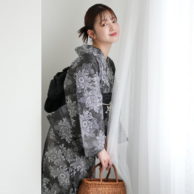 【utatane 高級変わり織 浴衣3点セット ( ゆかた・帯・下駄 ) グレーに重なる古典菊】3Lサイズ（ヒップ約130cm位まで対応） 国産生地 国内染色　昭和初期アンティーク復刻版（5013279211）