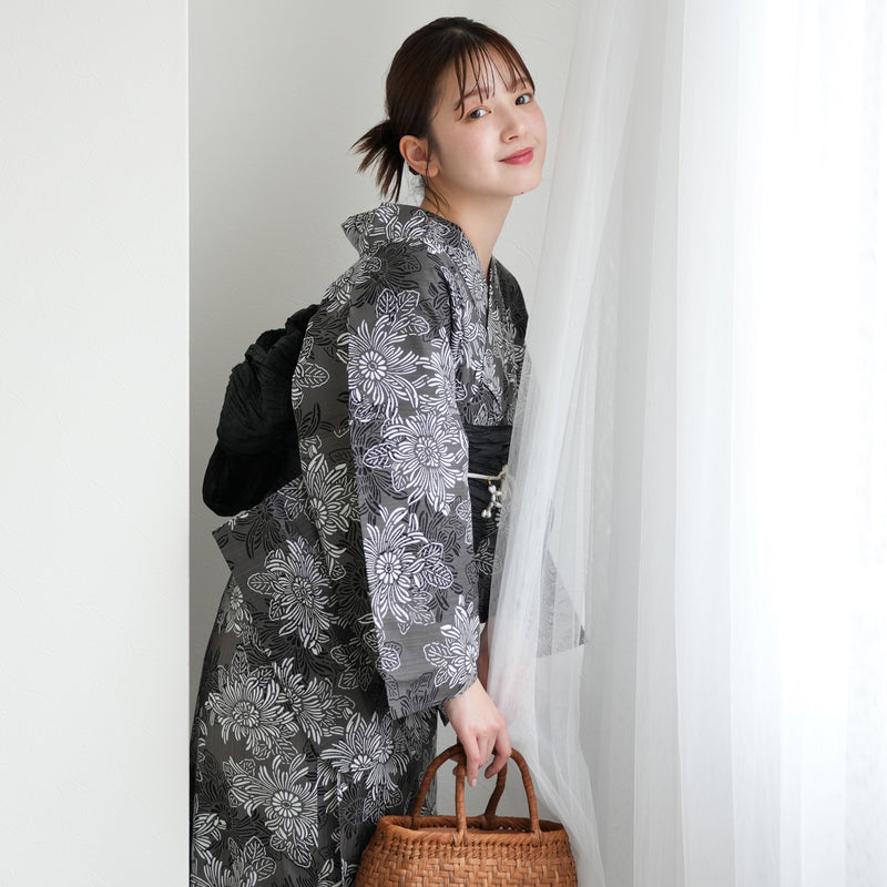 【utatane 高級変わり織 浴衣3点セット ( ゆかた・帯・下駄 ) グレーに重なる古典菊】3Lサイズ（ヒップ約130cm位まで対応） 国産生地 国内染色　昭和初期アンティーク復刻版（5013279211）
