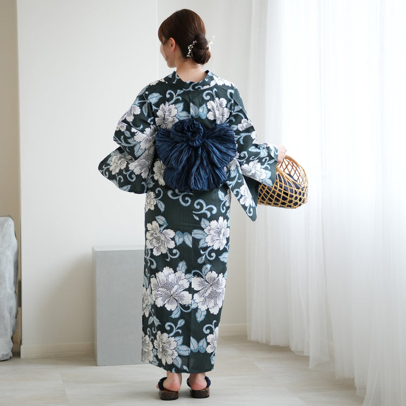 【utatane 高級変わり織 浴衣3点セット ( ゆかた・帯・下駄 ) 鉄紺に牡丹唐草】Lサイズ（165-175cm） 国産生地 国内染色　昭和初期アンティーク復刻版（5012279311）