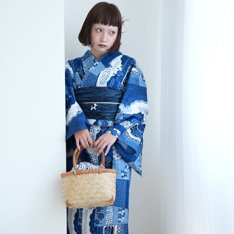 【ニコアンティーク 高級変わり織 浴衣3点セット ( ゆかた・帯・下駄 ) スカラップ雲取 ブルー】 フリーサイズ 国産生地 国内染色　個性派きもの（5010280311）