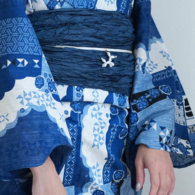 【ニコアンティーク 高級変わり織 浴衣3点セット ( ゆかた・帯・下駄 ) スカラップ雲取 ブルー】 フリーサイズ 国産生地 国内染色　個性派きもの（5010280311）