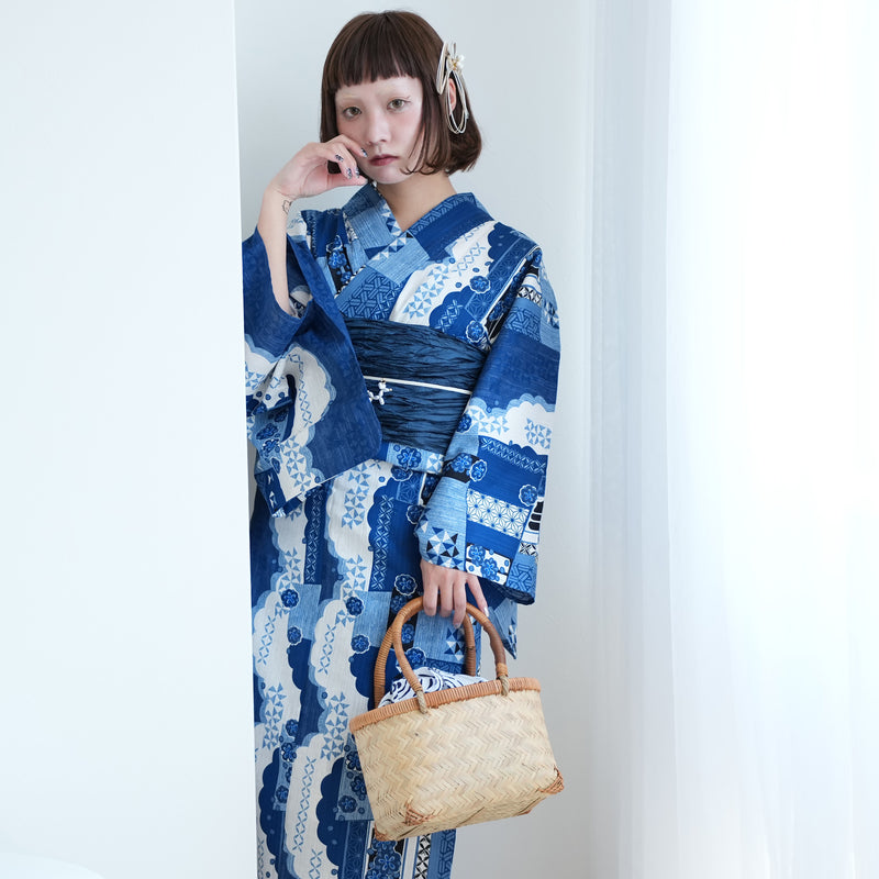 【ニコアンティーク 高級変わり織 浴衣3点セット ( ゆかた・帯・下駄 ) スカラップ雲取 ブルー】 フリーサイズ 国産生地 国内染色　個性派きもの（5010280311）