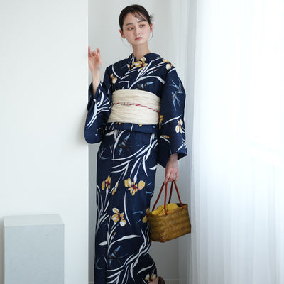 【ニコアンティーク 高級変わり織 浴衣3点セット ( ゆかた・帯・下駄 ) 紺地に菖蒲とつばめ】 3Lサイズ（ヒップ約130cm位まで対応）国産生地 国内染色　個性派きもの（5013282911）