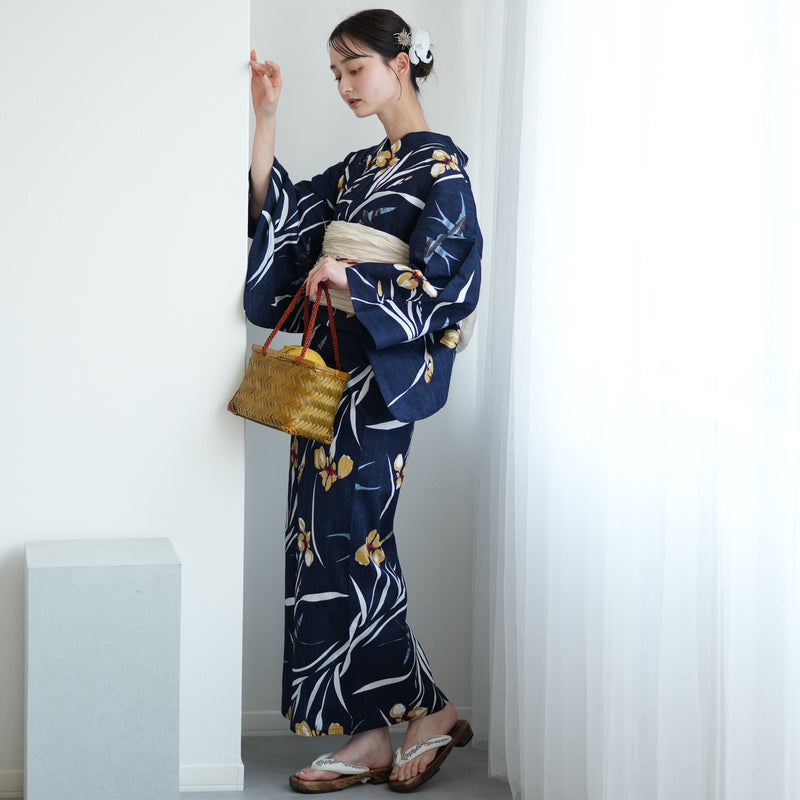 【ニコアンティーク 高級変わり織 浴衣3点セット ( ゆかた・帯・下駄 ) 紺地に菖蒲とつばめ】 フリーサイズ 国産生地 国内染色　個性派きもの（5010282911）