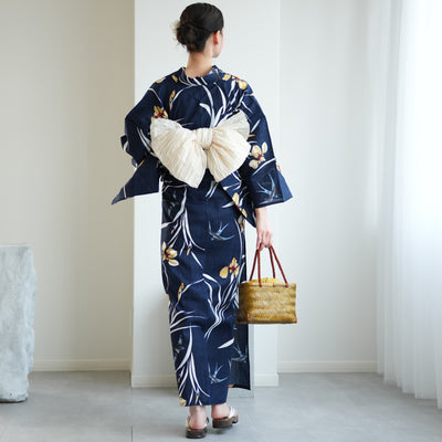 【ニコアンティーク 高級変わり織 浴衣3点セット ( ゆかた・帯・下駄 ) 紺地に菖蒲とつばめ】 3Lサイズ（ヒップ約130cm位まで対応）国産生地 国内染色　個性派きもの（5013282911）