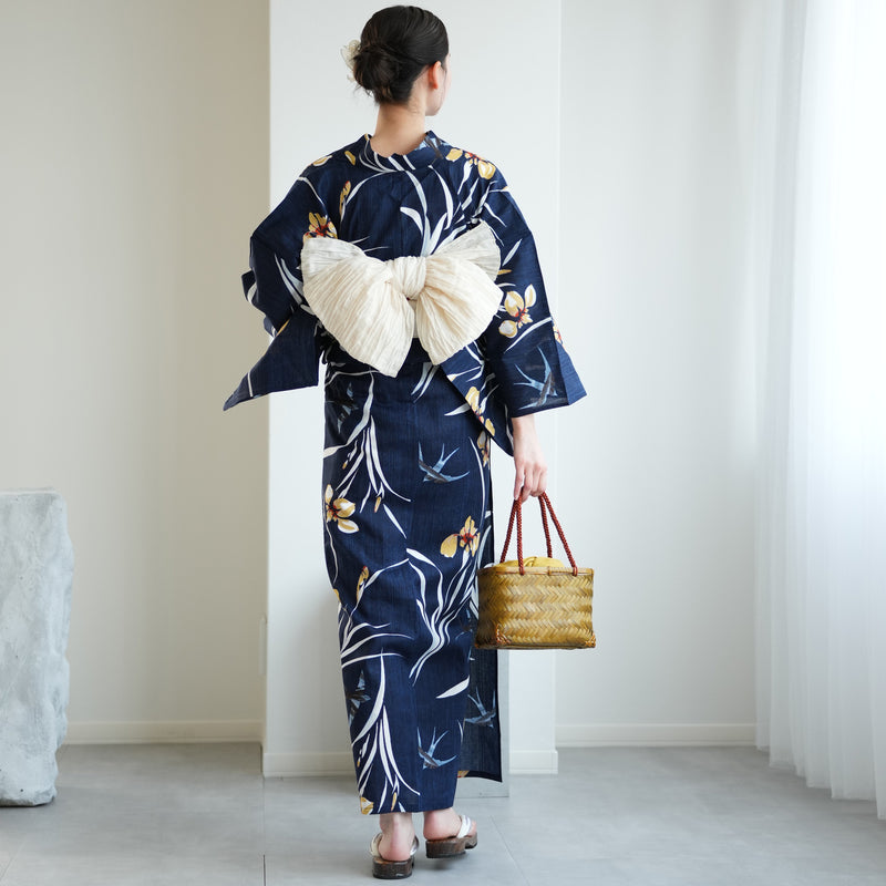 【ニコアンティーク 高級変わり織 浴衣3点セット ( ゆかた・帯・下駄 ) 紺地に菖蒲とつばめ】 3Lサイズ（ヒップ約130cm位まで対応）国産生地 国内染色　個性派きもの（5013282911）