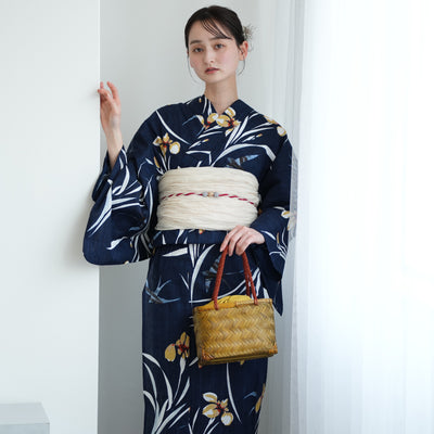 【ニコアンティーク 高級変わり織 浴衣3点セット ( ゆかた・帯・下駄 ) 紺地に菖蒲とつばめ】 3Lサイズ（ヒップ約130cm位まで対応）国産生地 国内染色　個性派きもの（5013282911）