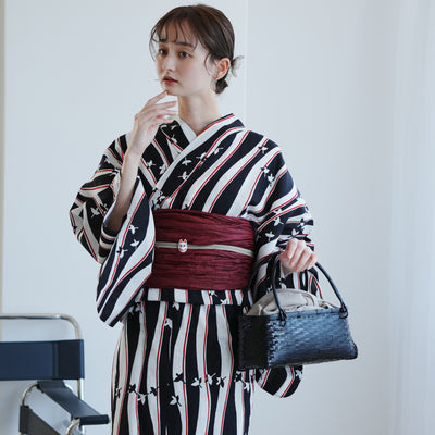 【高級変わり織 浴衣3点セット ( ゆかた・帯・下駄 ) モノクロと赤の小鳥よろけ縞】 コットン100％ フリーサイズ（5010285811）