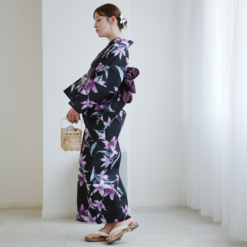 【高級変わり織 浴衣3点セット ( ゆかた・帯・下駄 )黒地にさざめく紫の花】 コットン100％ フリーサイズ（5010286311）