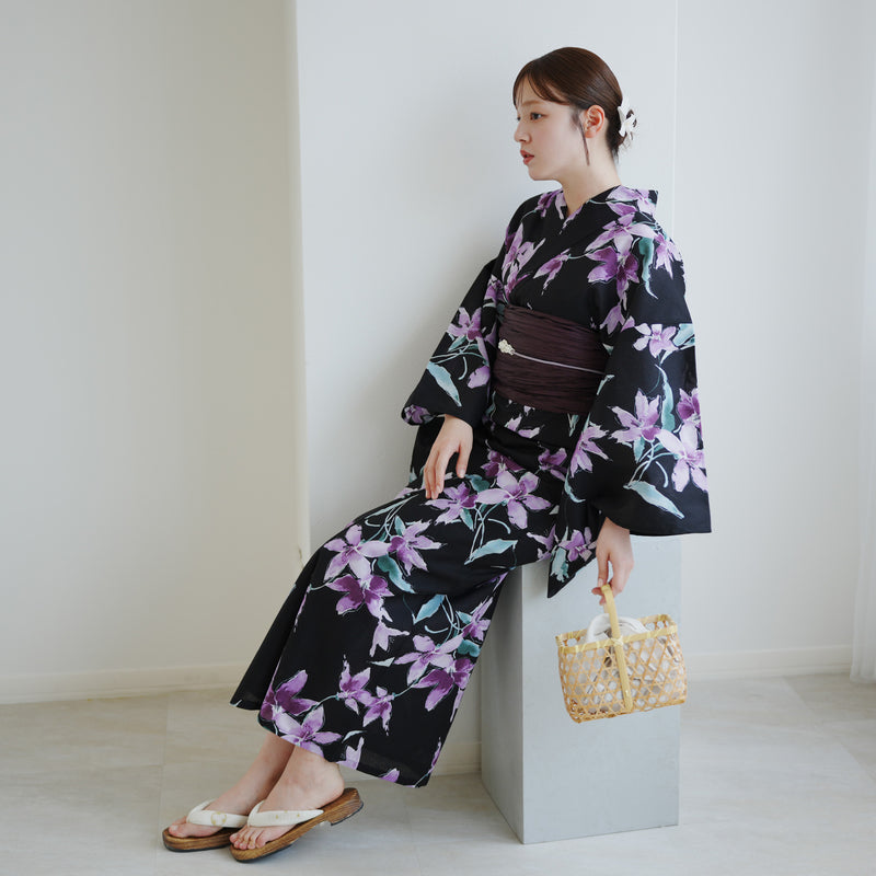【高級変わり織 浴衣3点セット ( ゆかた・帯・下駄 )黒地にさざめく紫の花】 コットン100％ フリーサイズ（5010286311）