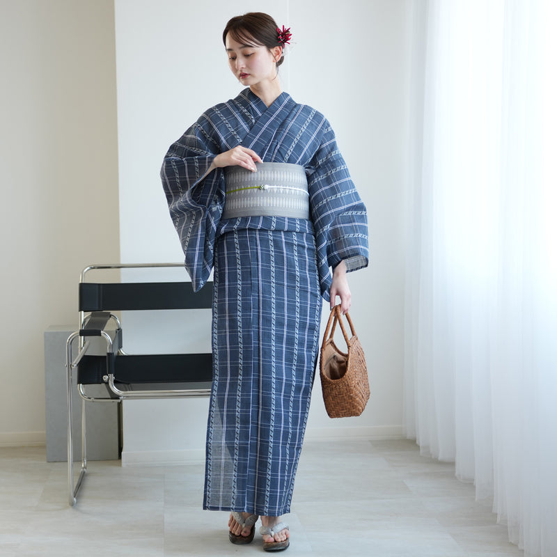 【綿麻 しじら織  浴衣3点セット ( ゆかた・帯・下駄 ) 紺鼠格子】特選・麻混 フリーサイズ 点で肌に触れる涼しい着心地  （5010286511）