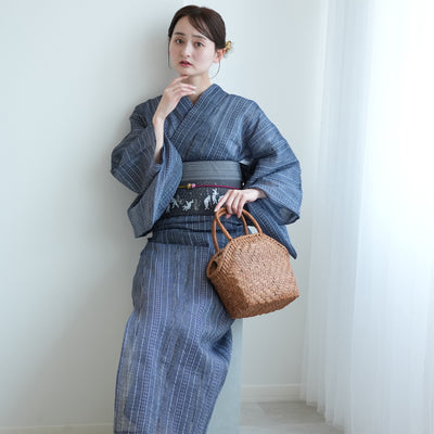 【綿麻 しじら織  浴衣3点セット ( ゆかた・帯・下駄 ) 紺鼠縦縞】特選・麻混 フリーサイズ 点で肌に触れる涼しい着心地  （5010286611）