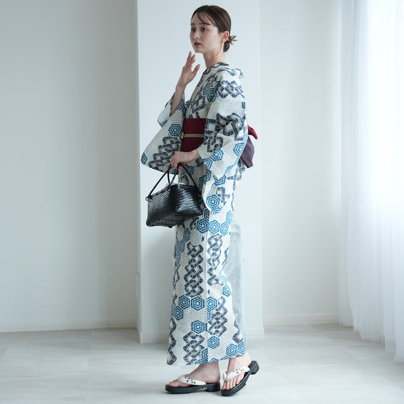 【utatane 高級変わり織 浴衣3点セット ( ゆかた・帯・下駄 )  ローケツ染め風 きなりに亀甲繋ぎ】 フリーサイズ （5010287211）