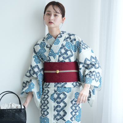 【utatane 高級変わり織 浴衣3点セット ( ゆかた・帯・下駄 )  ローケツ染め風 きなりに亀甲繋ぎ】 フリーサイズ （5010287211）