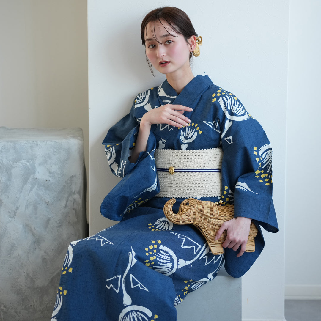 浴衣3点セット utatane×注染工房 赤坂紬 青藍にかごめなでしこ染め分け utatane×注染工房 浴衣3点セット（浴衣・帯・下駄） 赤坂紬 青藍に黄色
