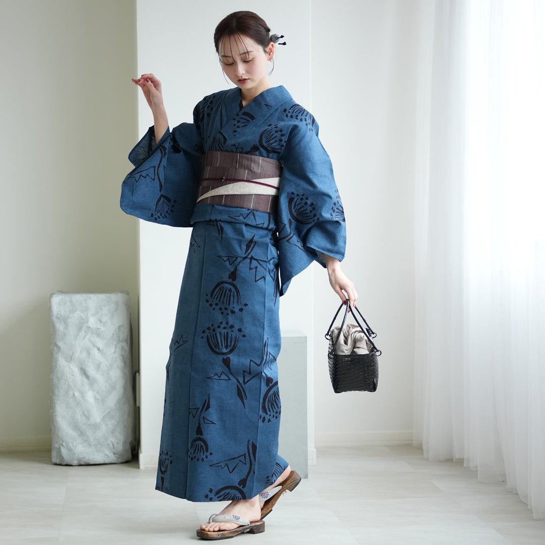 浴衣3点セット utatane×注染工房 赤坂紬 青藍にかごめなでしこ染め分け utatane×注染工房 浴衣3点セット（浴衣・帯・下駄） 赤坂紬 青藍に紺の
