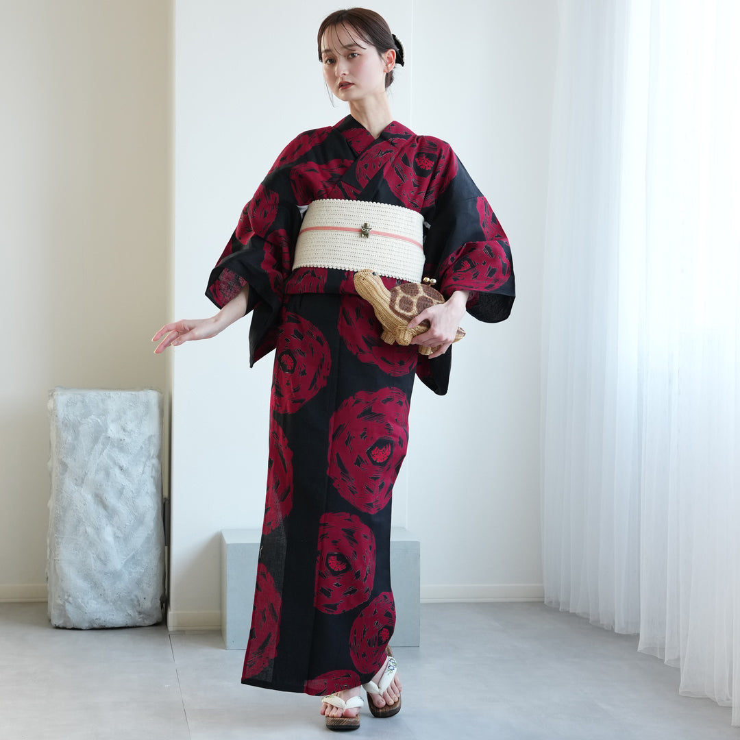 utatane 浴衣 帯 下駄 髪飾り 4点セット 黒 赤 扇子柄 utatane×注染工房 浴衣3点セット（浴衣・帯・下駄） 黒に紅赤 緋輪