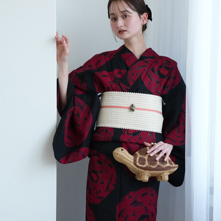 utatane×注染工房 浴衣3点セット（浴衣・帯・下駄） 黒に紅赤 緋輪