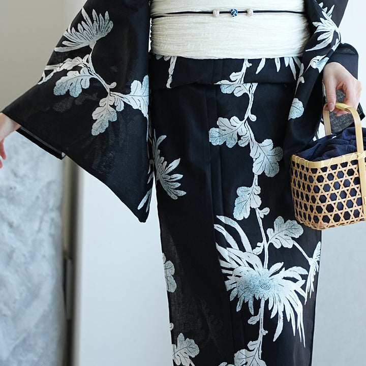 utatane 高級変わり織 浴衣3点セット（浴衣・帯・下駄）黒地に伸びる菊
