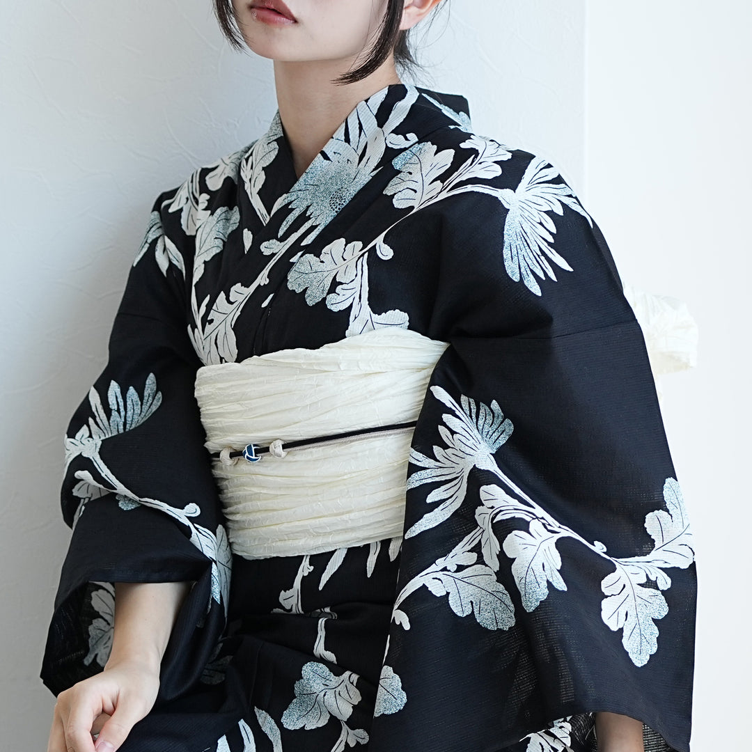 utatane 高級変わり織 浴衣3点セット（浴衣・帯・下駄）黒地に伸びる菊