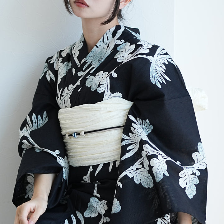 utatane 高級変わり織 浴衣3点セット（浴衣・帯・下駄）黒地に伸びる菊