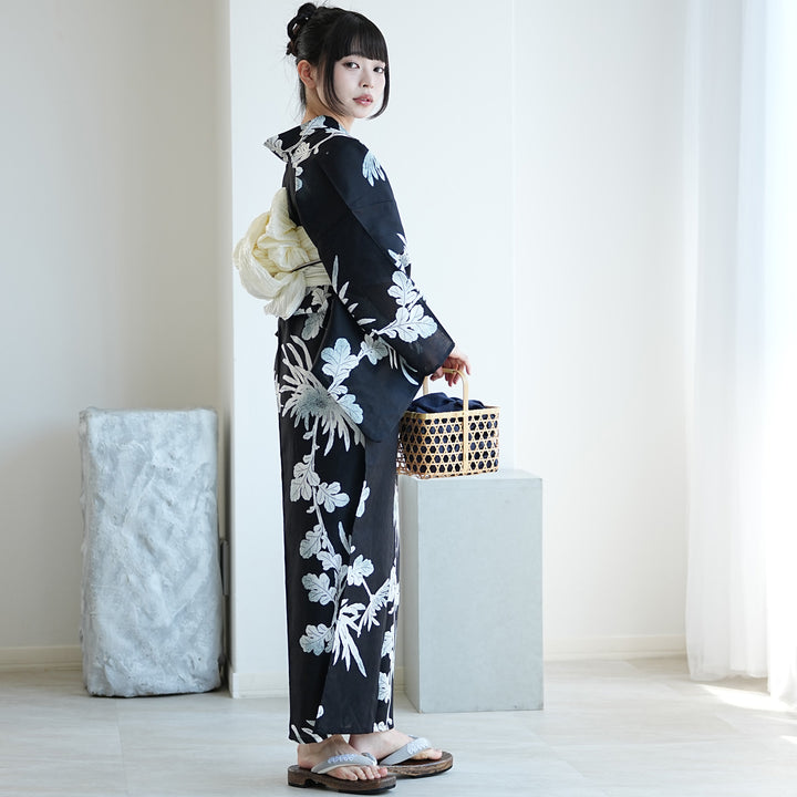 utatane 高級変わり織 浴衣3点セット（浴衣・帯・下駄）黒地に伸びる菊