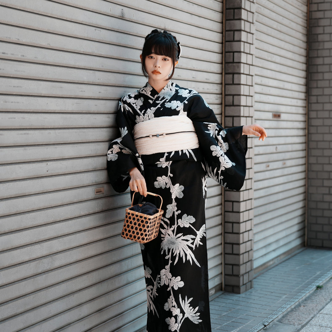 utatane 浴衣・帯・下駄3点セット utatane 高級変わり織 浴衣3点セット（浴衣・帯・下駄）黒地に伸びる菊