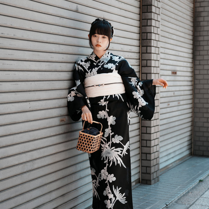 Utatane 浴衣・帯・下駄3点セット utatane 高級変わり織 浴衣3点セット（浴衣・帯・下駄）黒地に伸びる菊