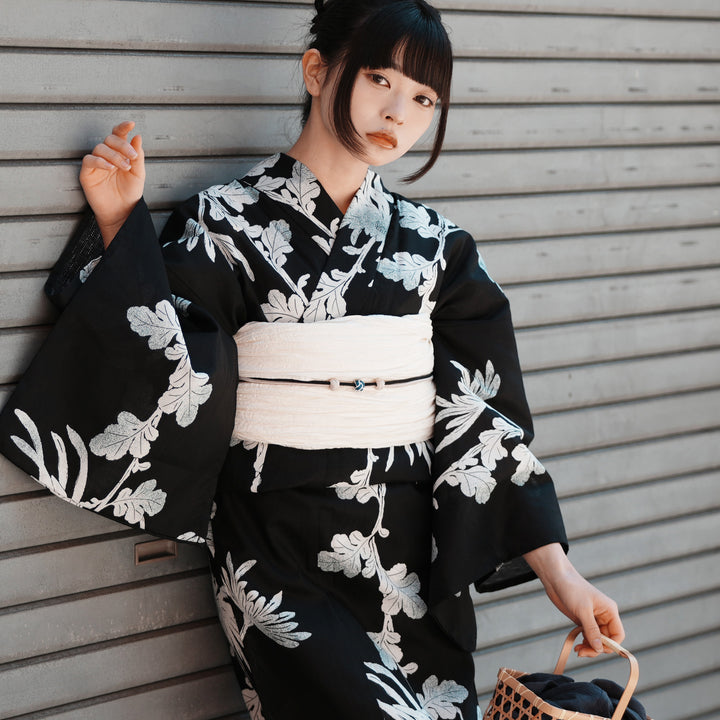 utatane 高級変わり織 浴衣3点セット（浴衣・帯・下駄）黒地に伸びる菊