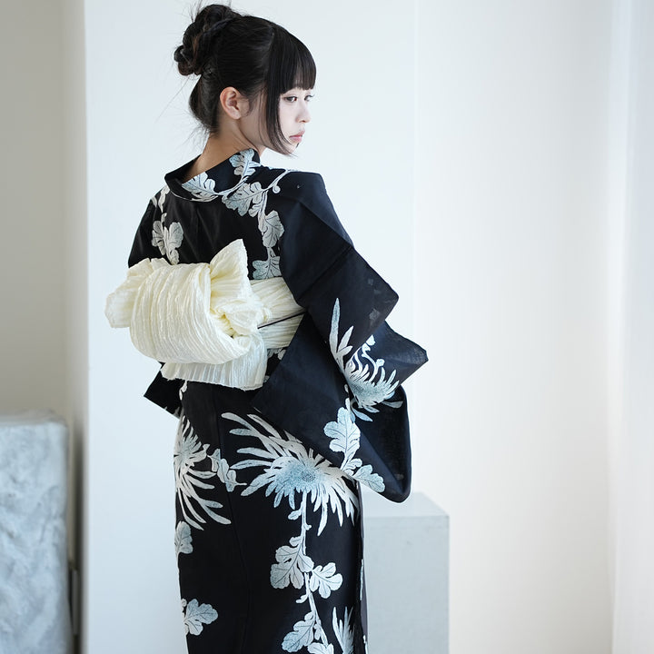 utatane 高級変わり織 浴衣3点セット（浴衣・帯・下駄）黒地に伸びる菊