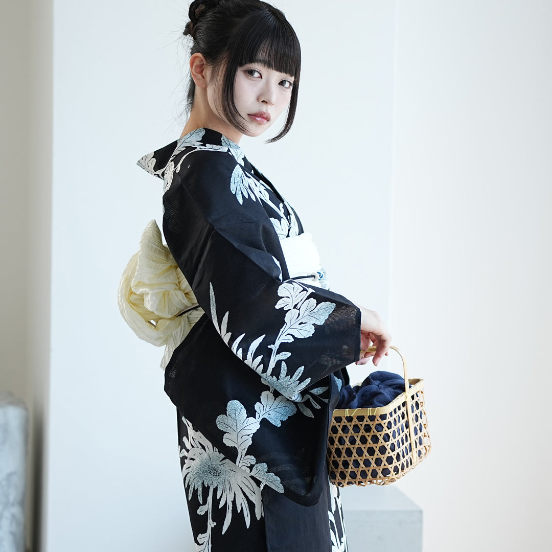 utatane 高級変わり織 浴衣3点セット（浴衣・帯・下駄）黒地に伸びる菊