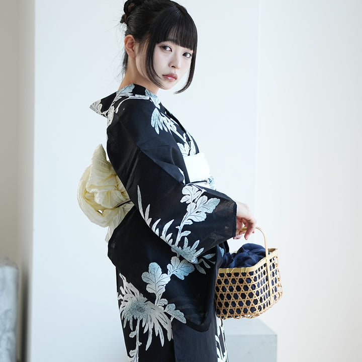 utatane 高級変わり織 浴衣3点セット（浴衣・帯・下駄）黒地に伸びる菊