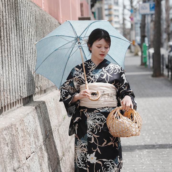 最安値SALE➖★ 高級変わり織糸菊柄浴衣とぼかし半幅帯のセット 高級変わり織 浴衣3点セット（浴衣・帯・下駄）濃紺地に照る糸菊と百合