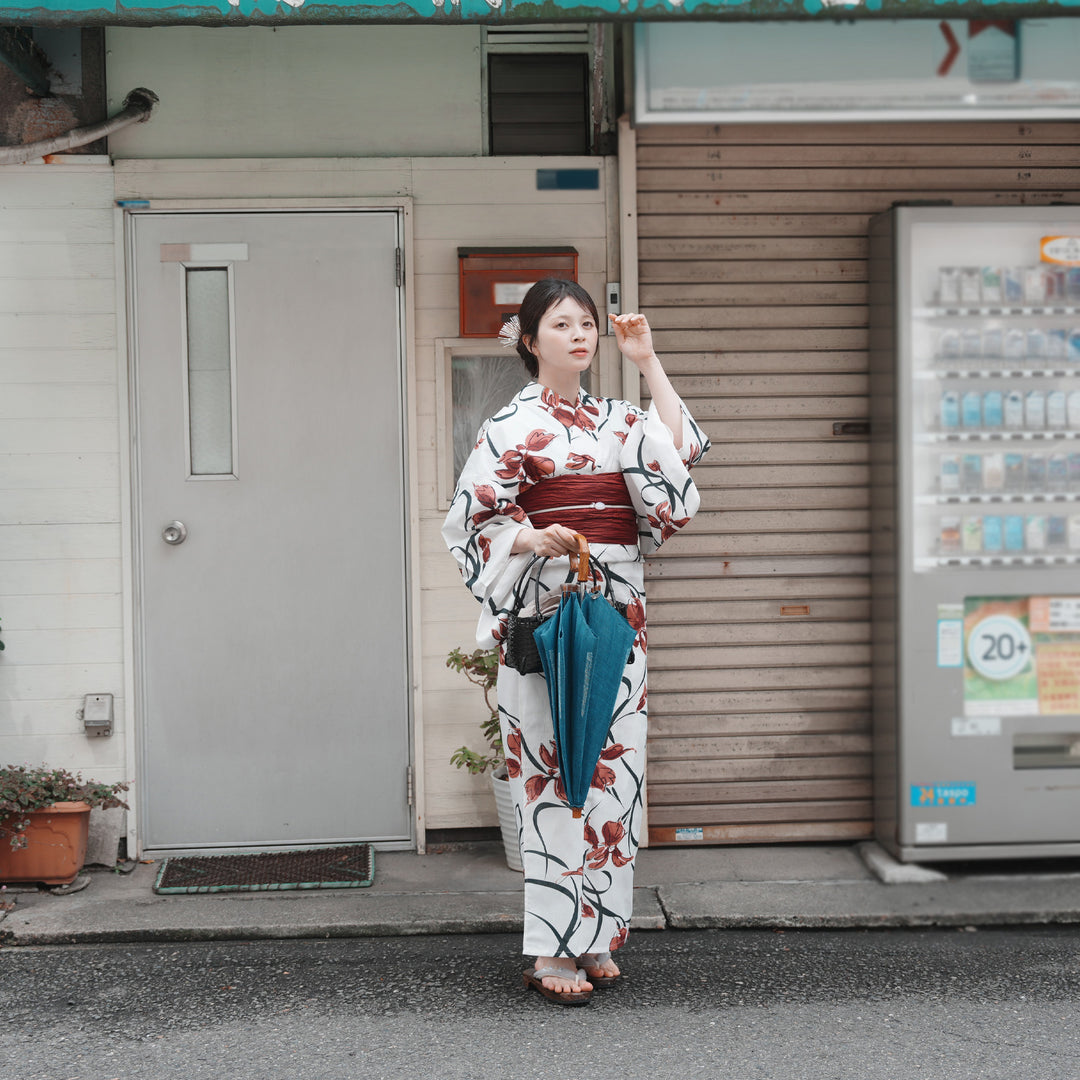 高級変わり織 浴衣3点セット（浴衣・帯・下駄）白地にモダンな赤い菖蒲