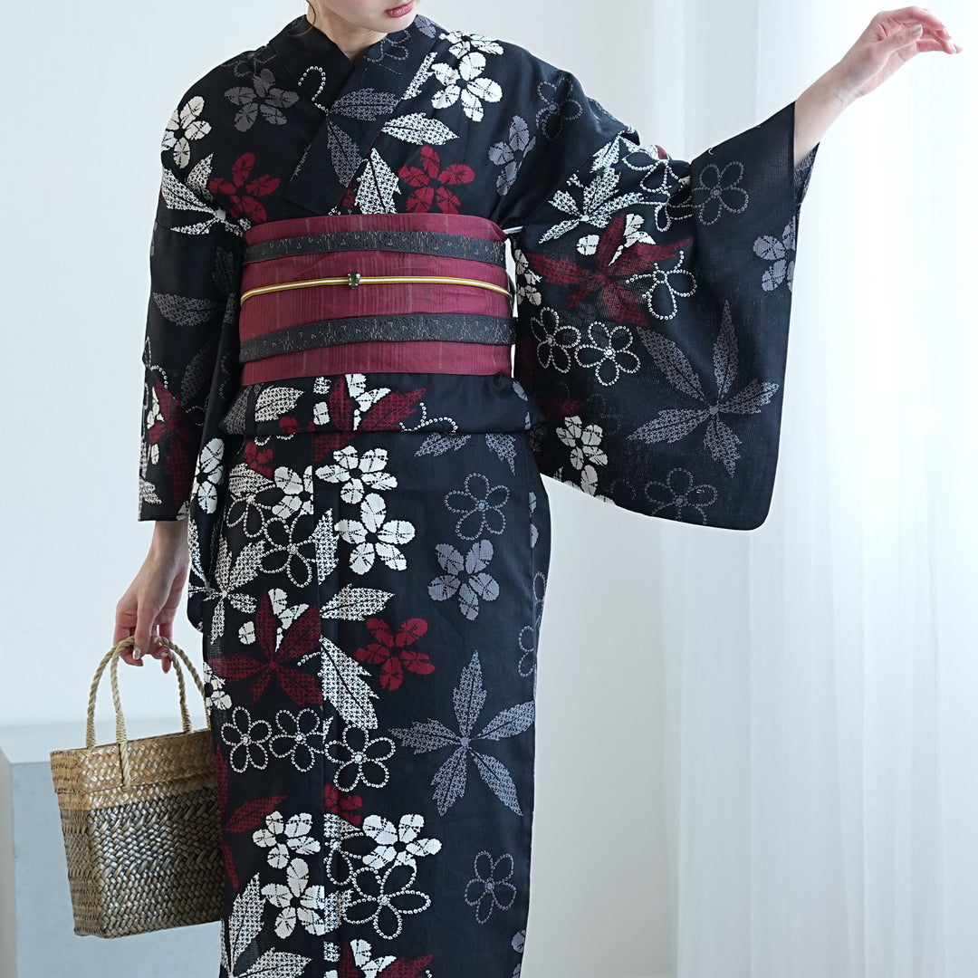 utatane 高級変わり織 浴衣3点セット（浴衣・帯・下駄）黒地に赤の片