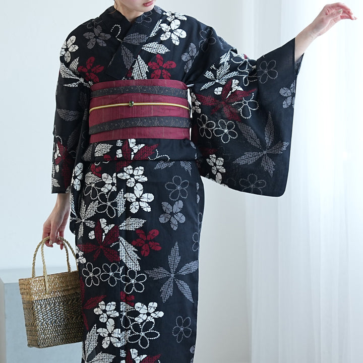 utatane 高級変わり織 浴衣3点セット（浴衣・帯・下駄）黒地に赤の片