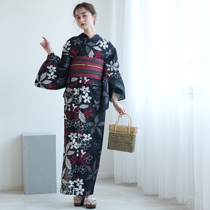 utatane 高級変わり織 浴衣3点セット（浴衣・帯・下駄）黒地に赤の片