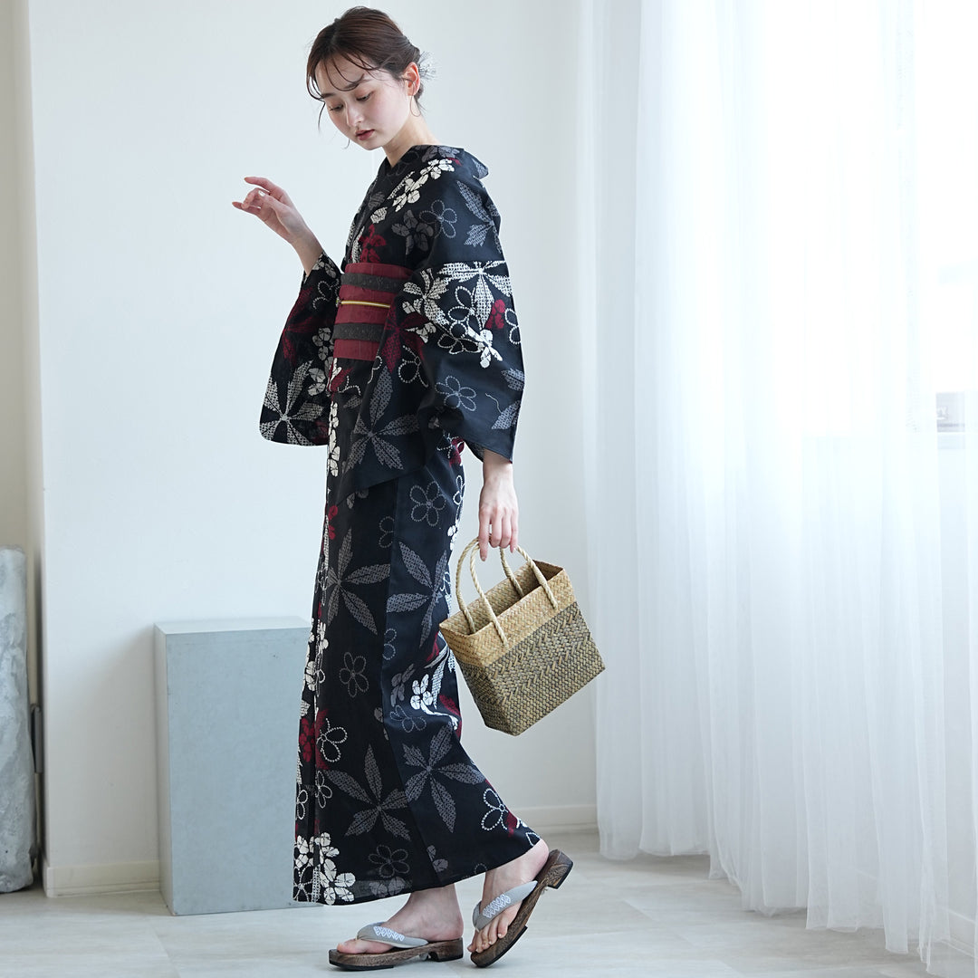 花柄浴衣セット（フリーサイズ）arin♤ utatane 高級変わり織 浴衣3点セット（浴衣・帯・下駄）黒地に赤の片