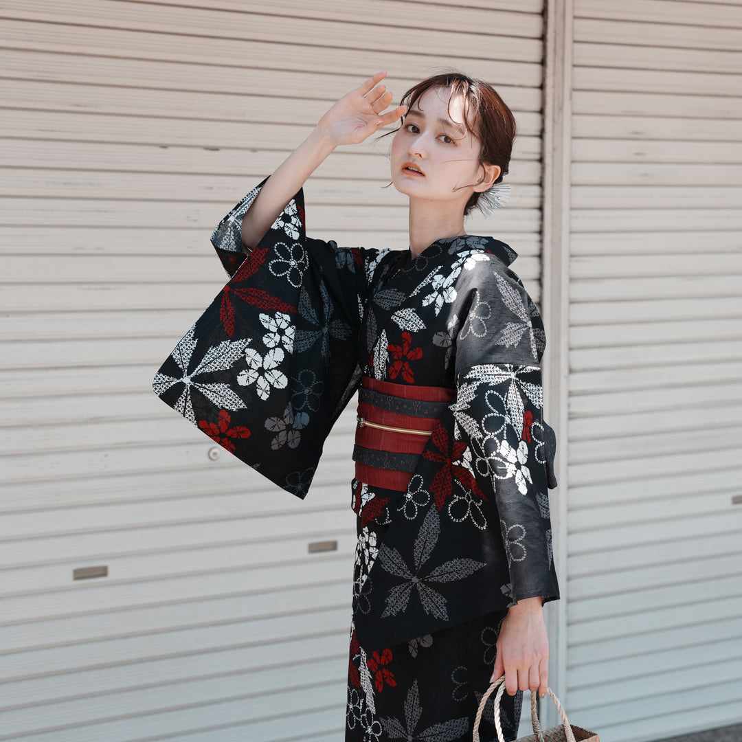utatane 高級変わり織 浴衣3点セット（浴衣・帯・下駄）黒地に赤の片