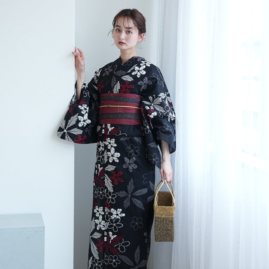 utatane 高級変わり織 浴衣3点セット（浴衣・帯・下駄）黒地に赤の片