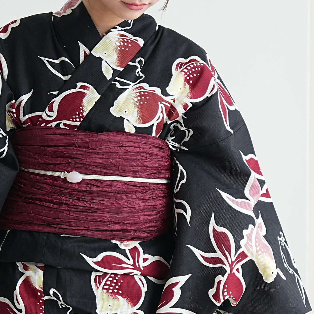 utatane 高級変わり織 浴衣3点セット（浴衣・帯・下駄）黒地に紅色の