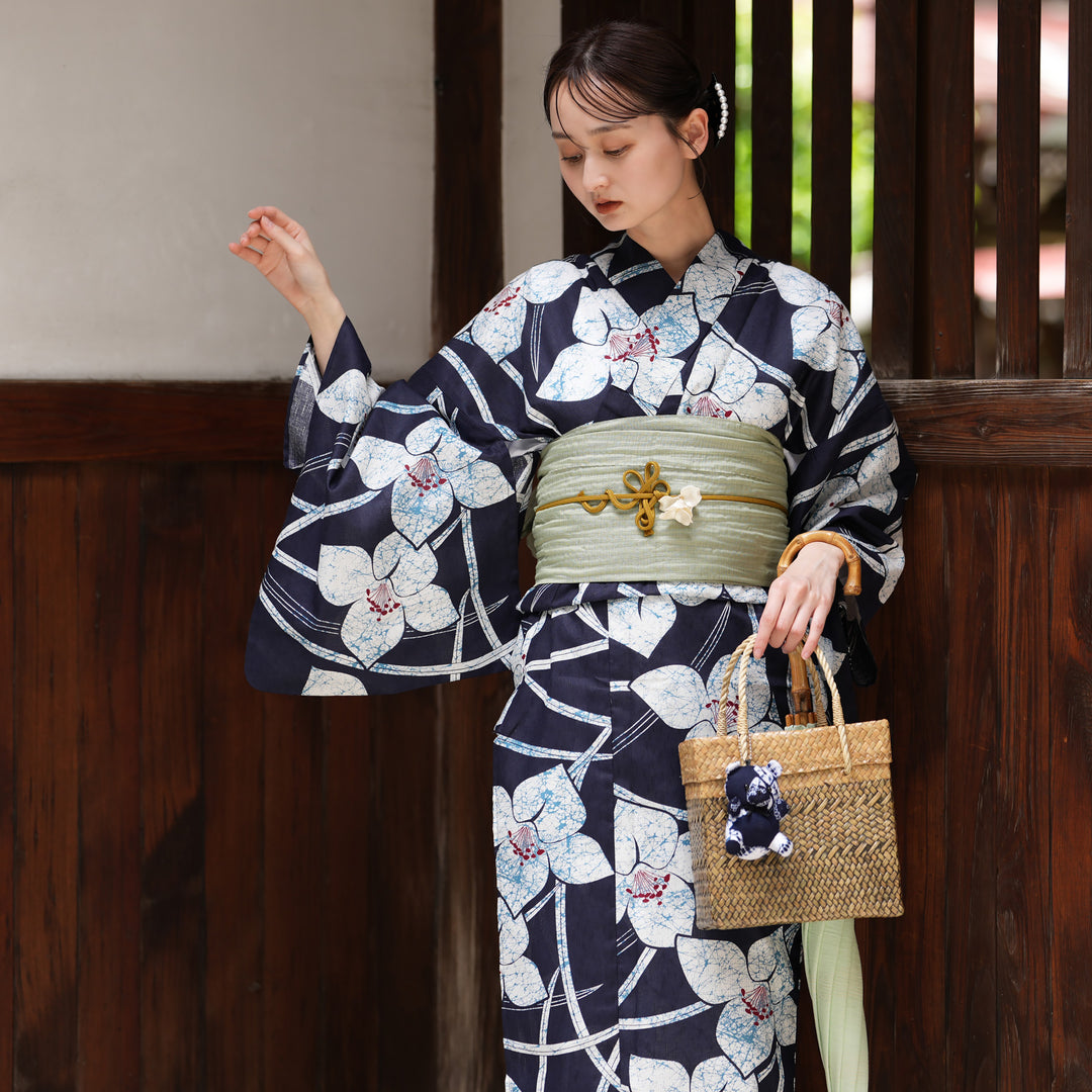 新品　浴衣　utatane 紺　下駄　帯　粋紺市松にチューリップ utatane 高級変わり織 浴衣3点セット（浴衣・帯・下駄）紺地にろうけつ