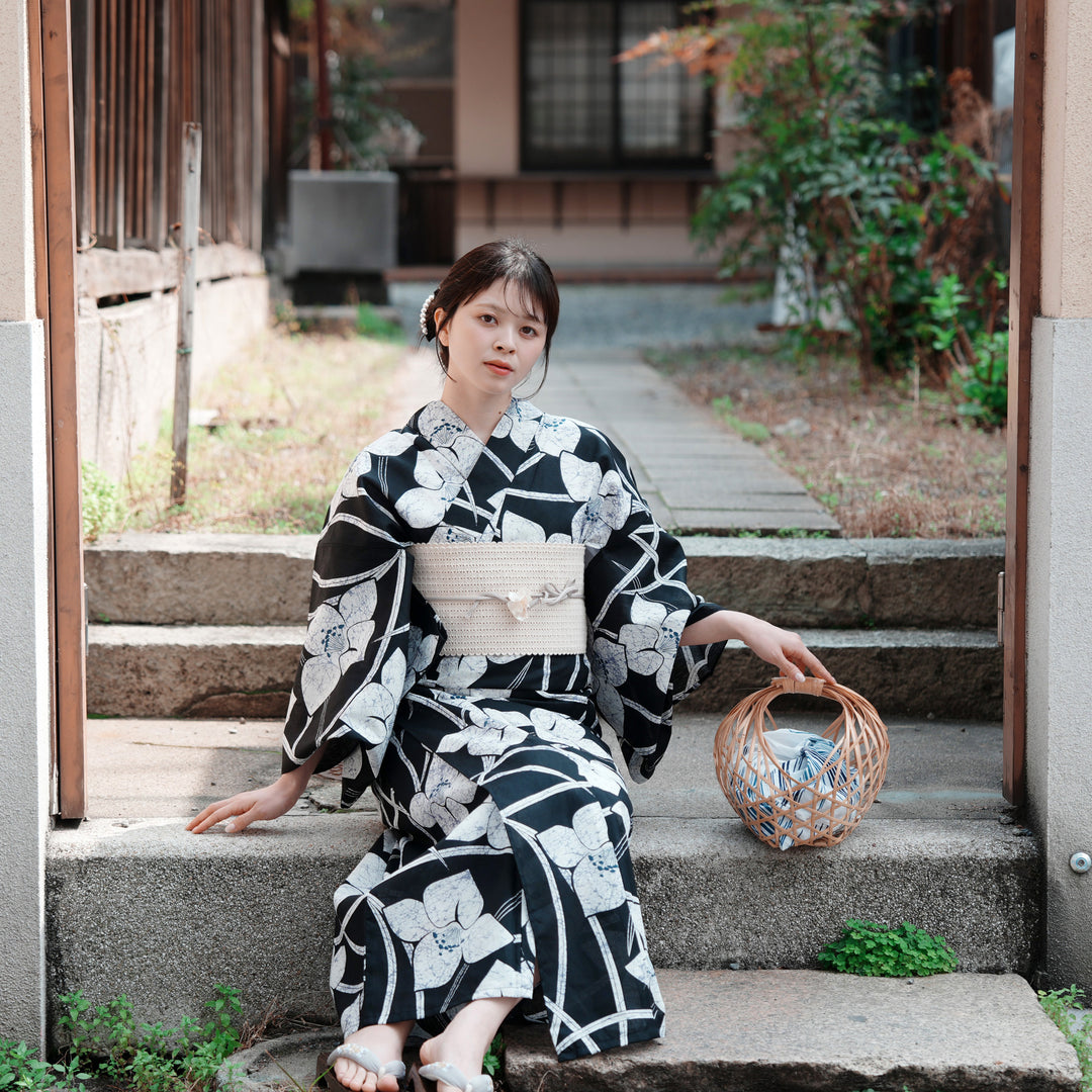高級変わり織 浴衣3点セット（浴衣・帯・下駄）紺地にろうけつ寄せの