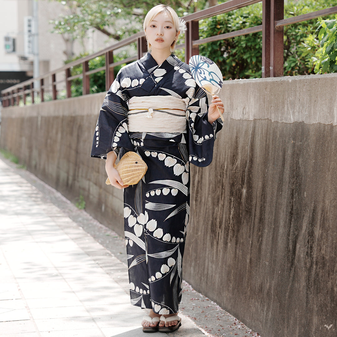 【お値下げしました！】美品、試着のみ✨️utatane 浴衣、帯、下駄3点セット utatane 高級変わり織 浴衣3点セット（浴衣・帯・下駄）紺地に金線