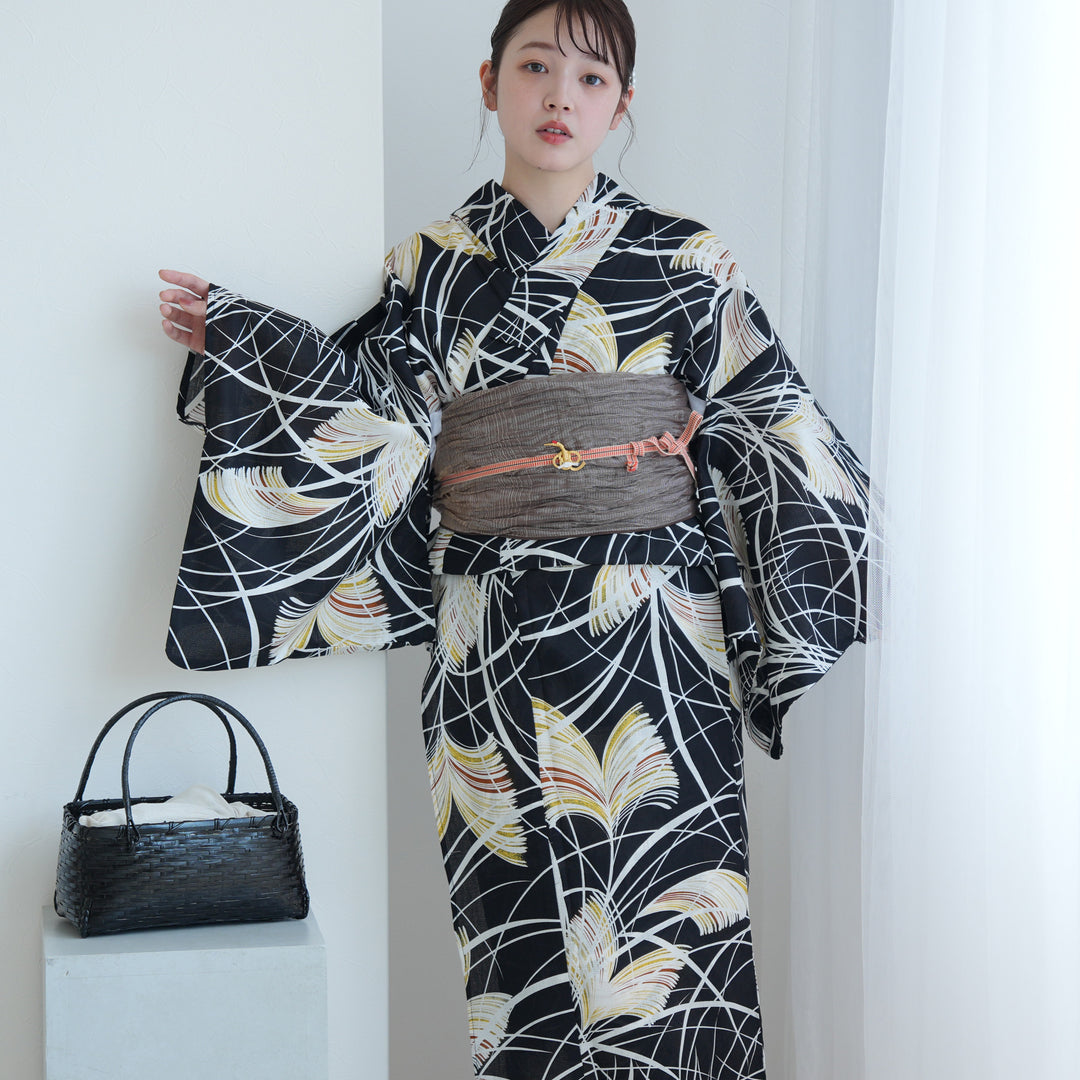 utatane 高級変わり織 浴衣3点セット（浴衣・帯・下駄）黒地に琥珀色の