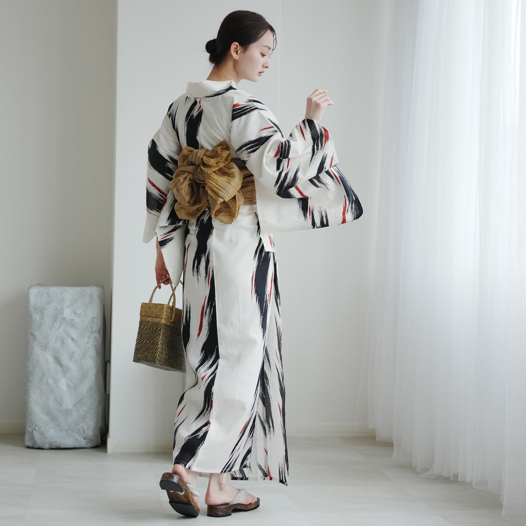 utatane 高級変わり織 浴衣3点セット（浴衣・帯・下駄）片寄せの赤と黒