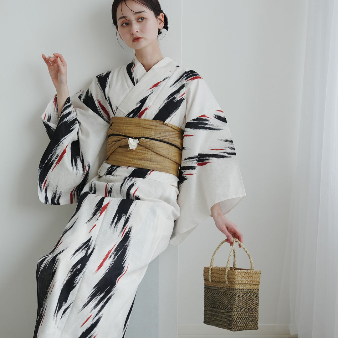utatane 高級変わり織 浴衣3点セット（浴衣・帯・下駄）片寄せの赤と黒